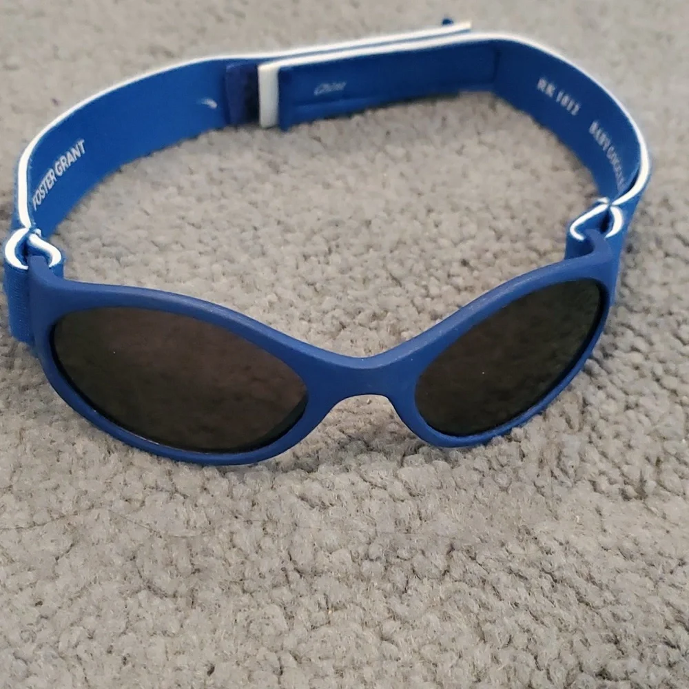 Baby sunglasses with strap